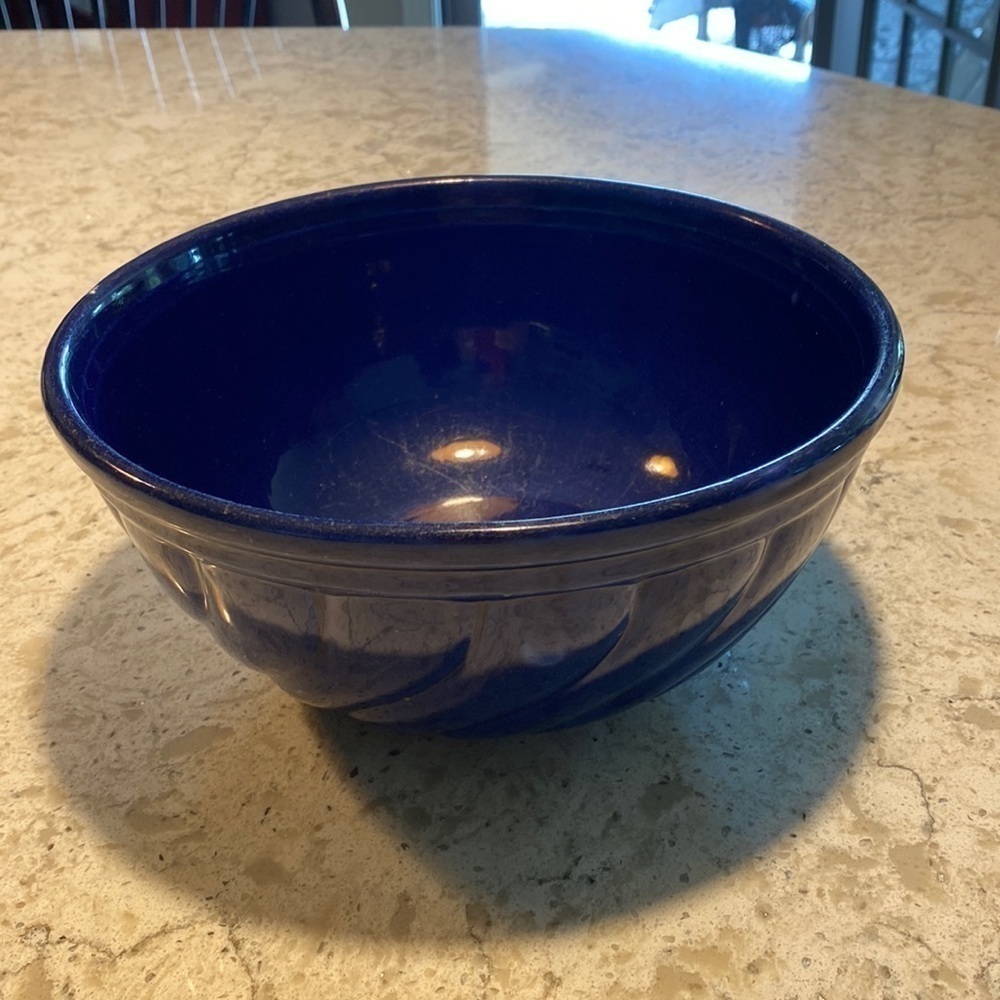VINTAGE~1970’s~STONEWARE~MEDIUM MIXING BOWL~COBALT BLUE SWIRL~RARE FIND~G22​